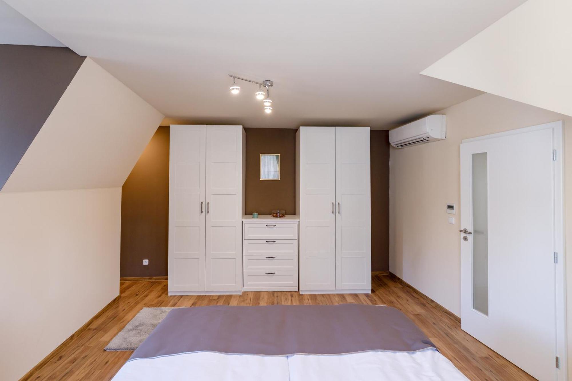 קרלובי וארי Apartments Menuet חדר תמונה