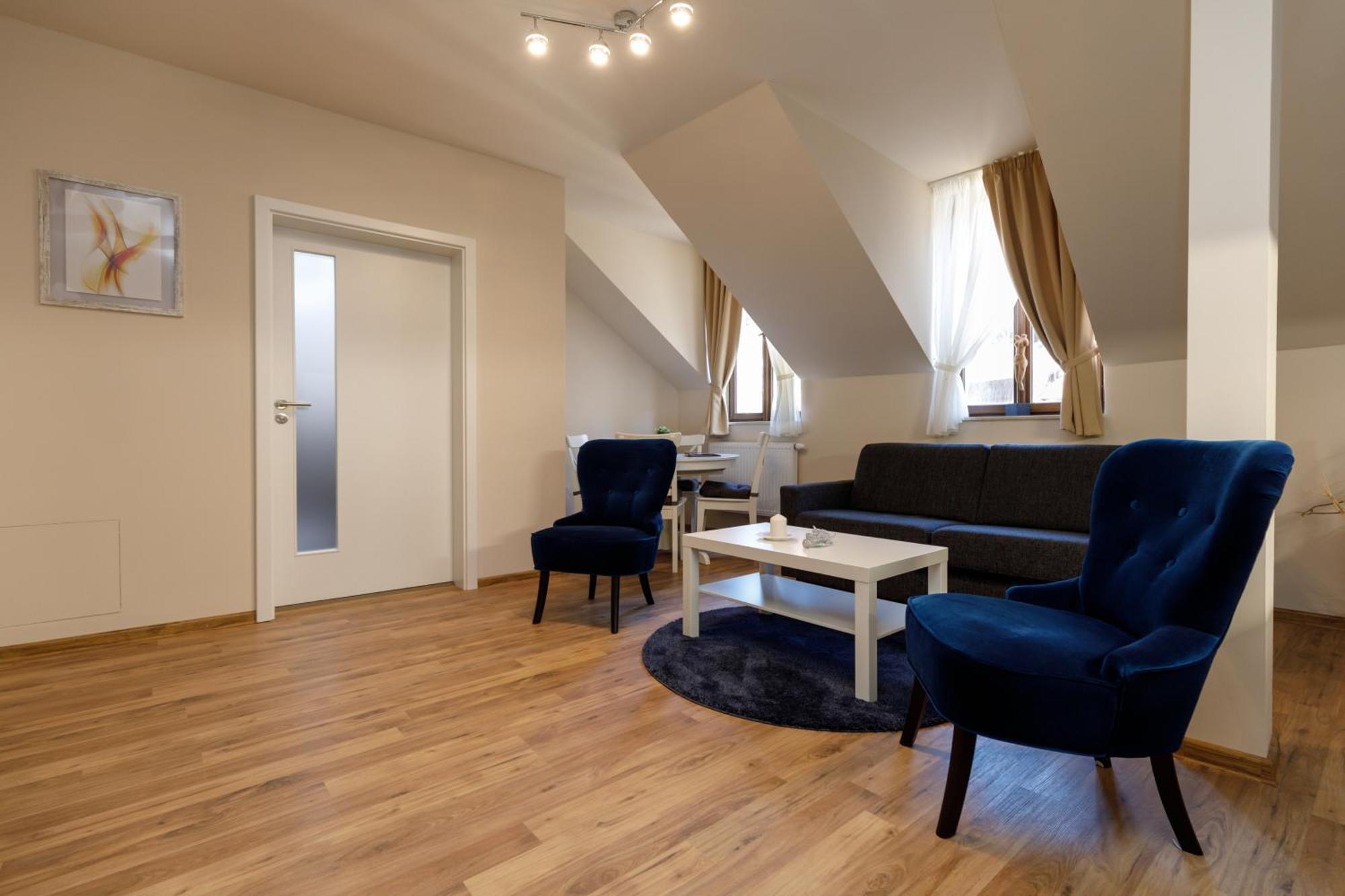 קרלובי וארי Apartments Menuet חדר תמונה
