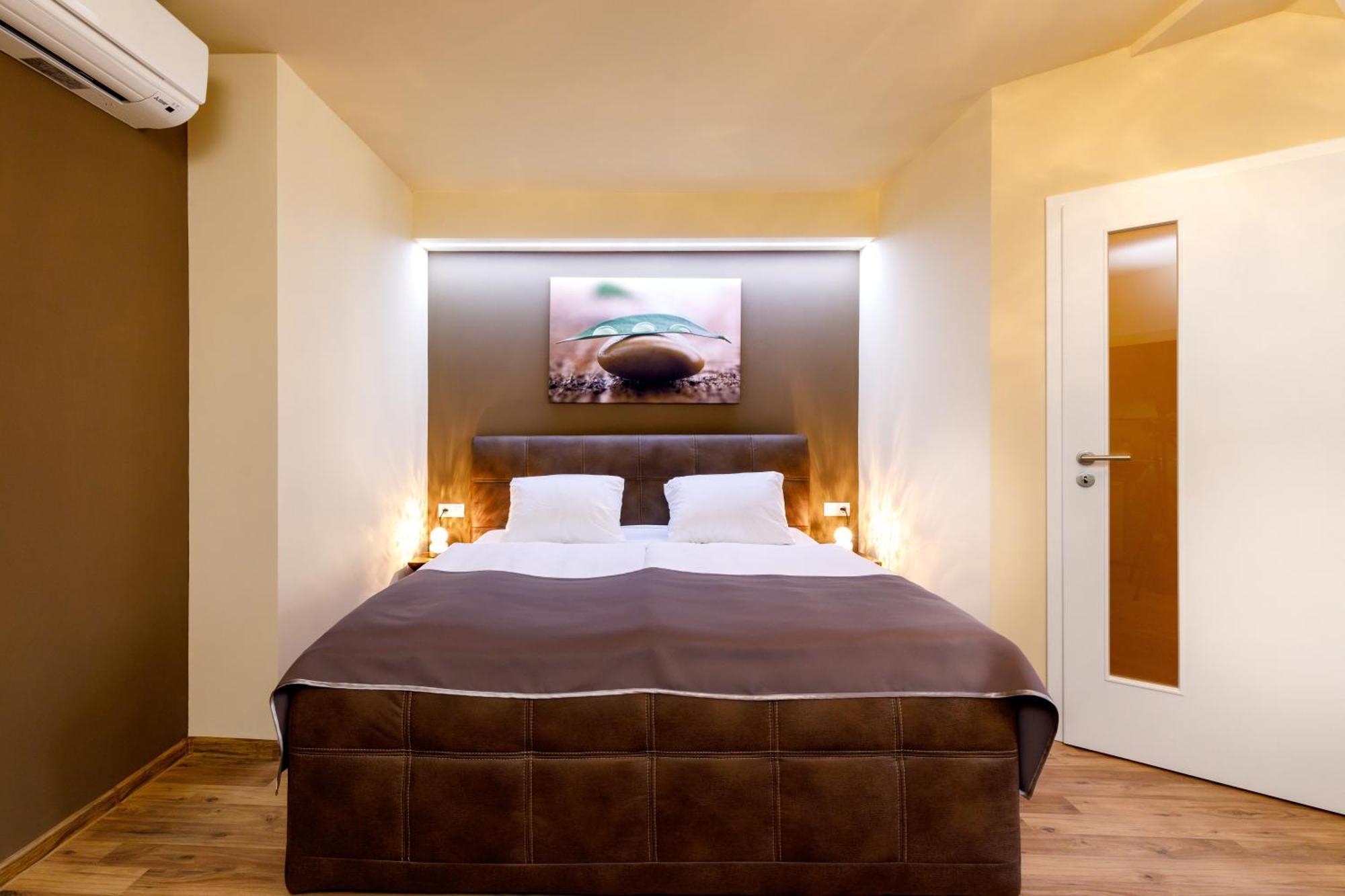 קרלובי וארי Apartments Menuet חדר תמונה