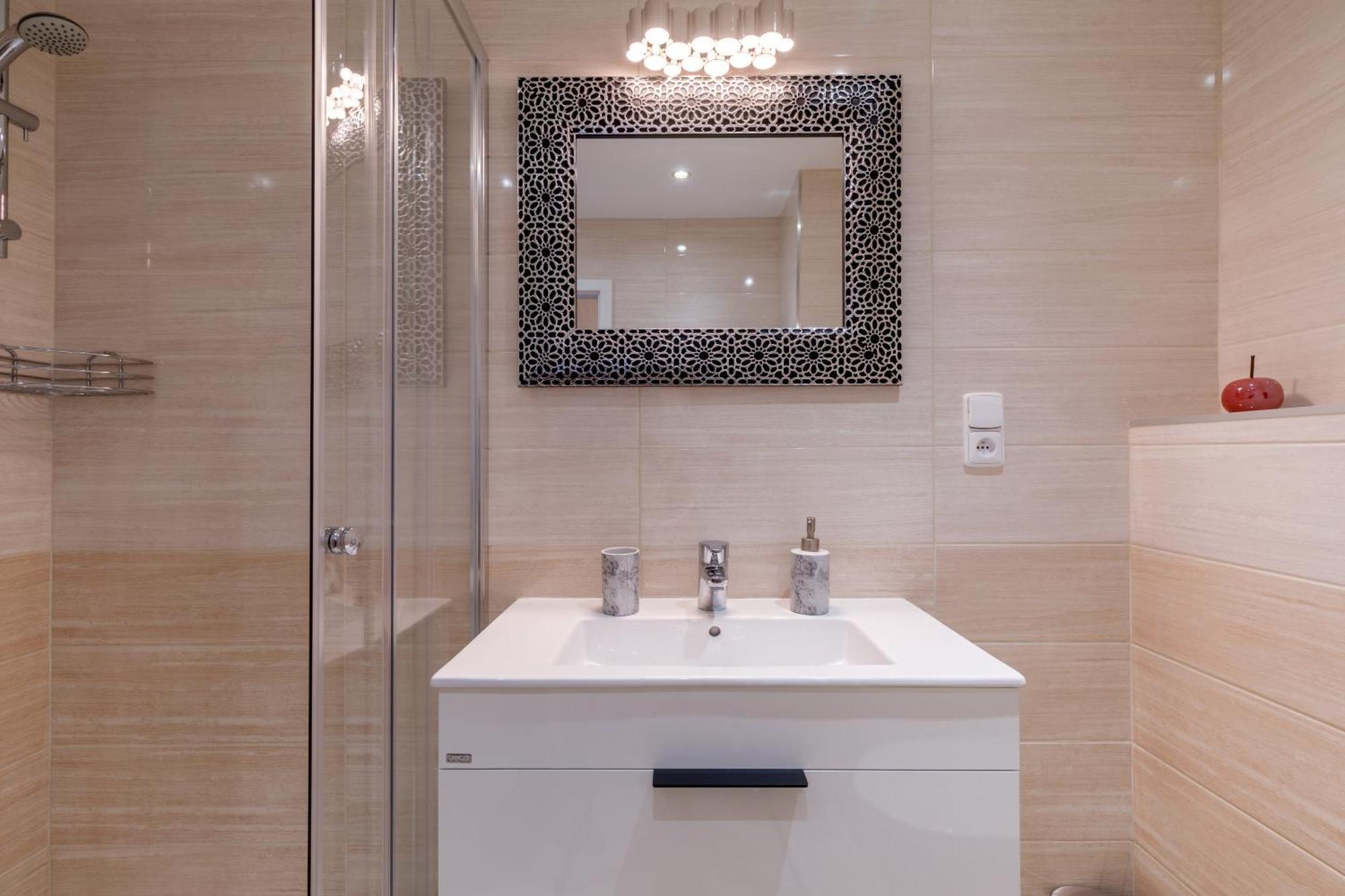 קרלובי וארי Apartments Menuet חדר תמונה