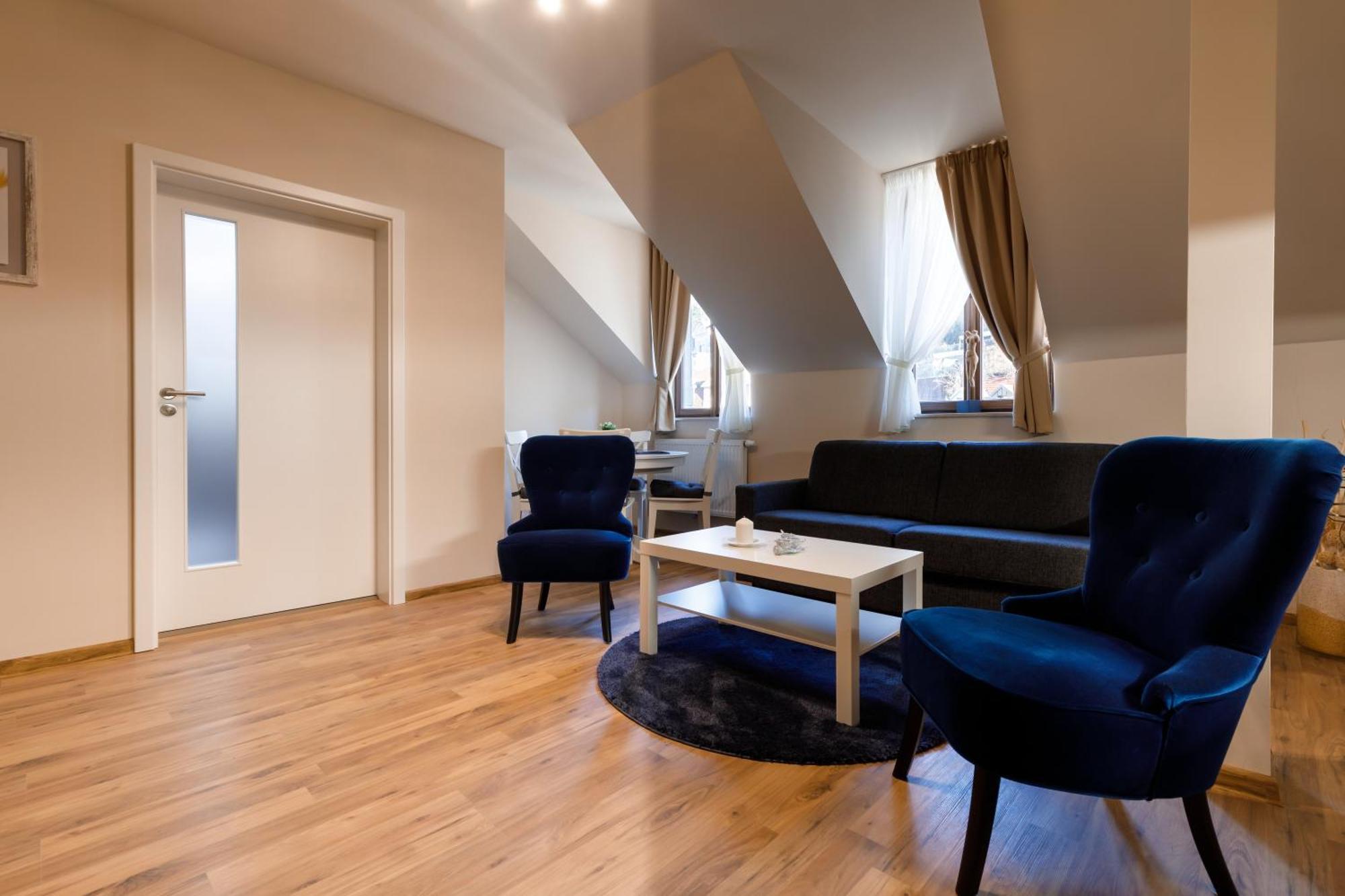 קרלובי וארי Apartments Menuet חדר תמונה