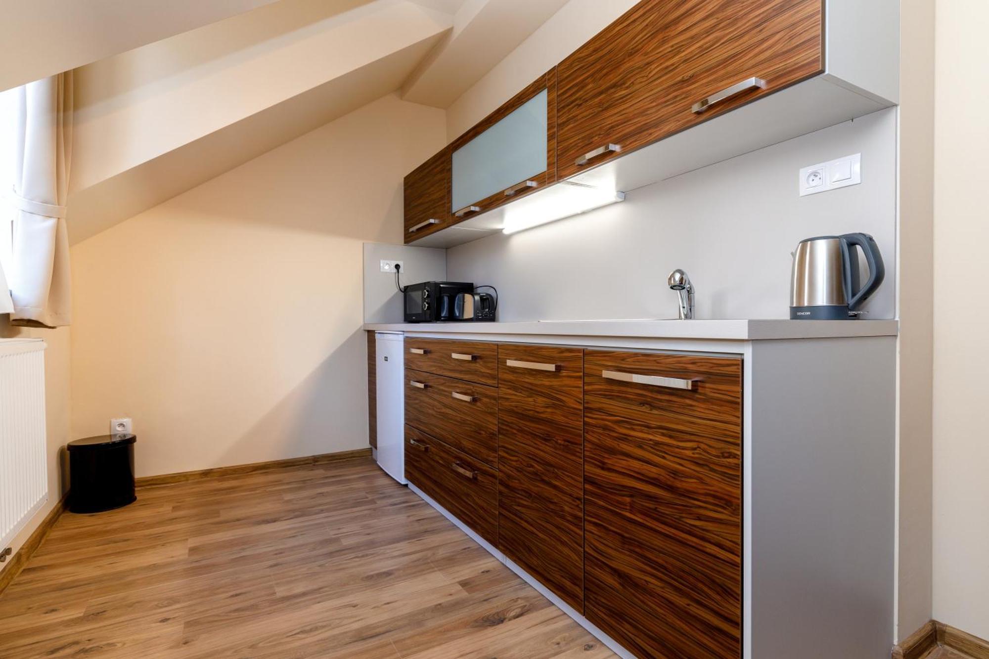 קרלובי וארי Apartments Menuet חדר תמונה