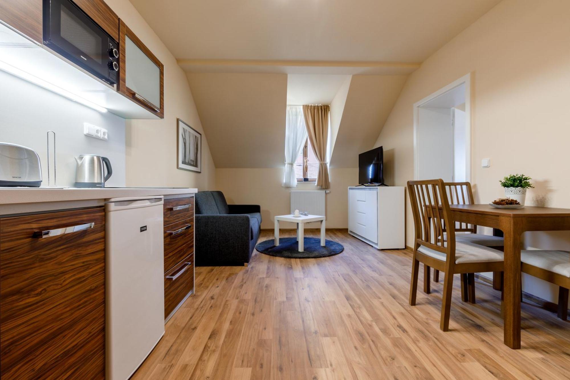 קרלובי וארי Apartments Menuet חדר תמונה