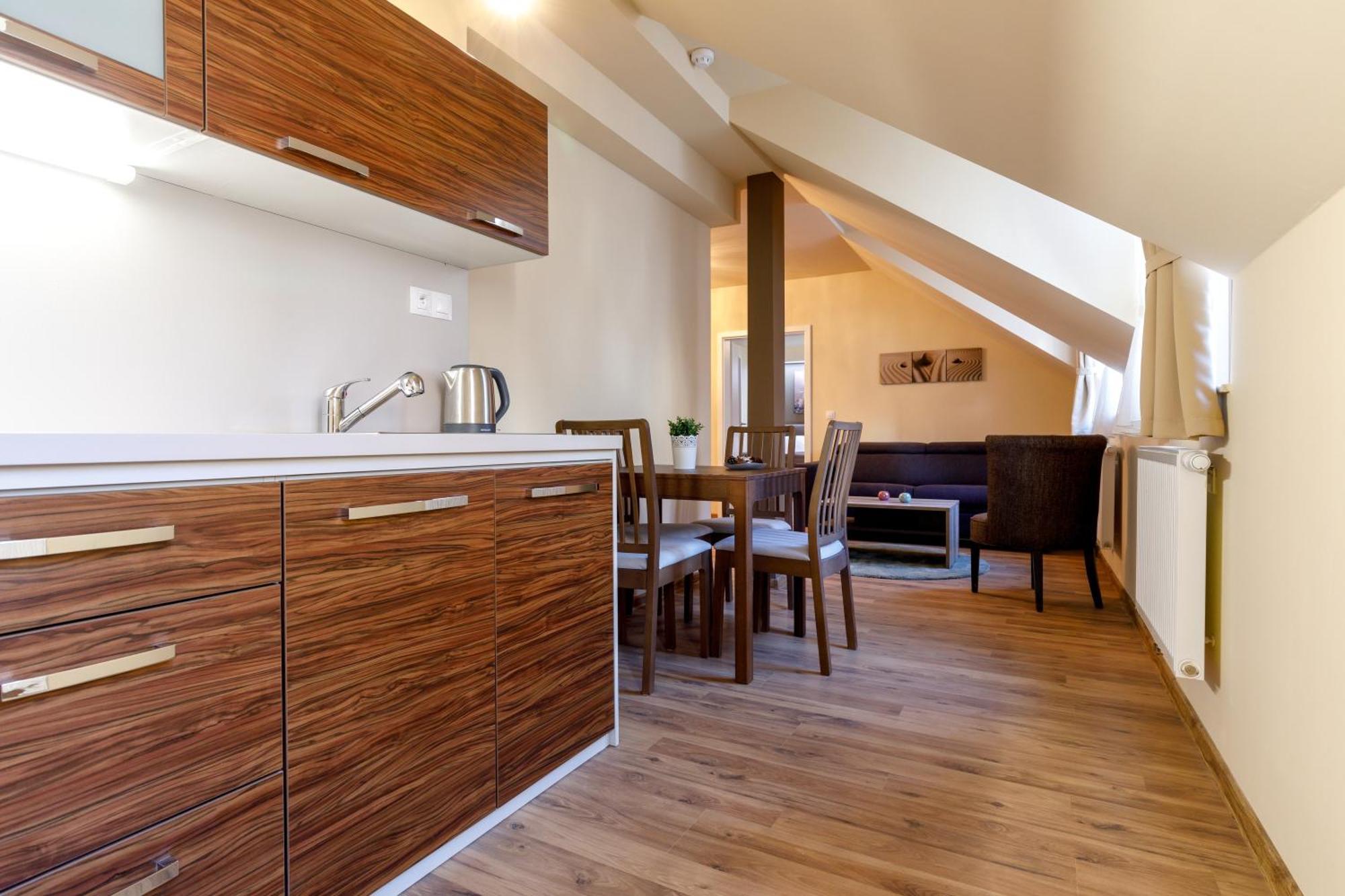 קרלובי וארי Apartments Menuet חדר תמונה