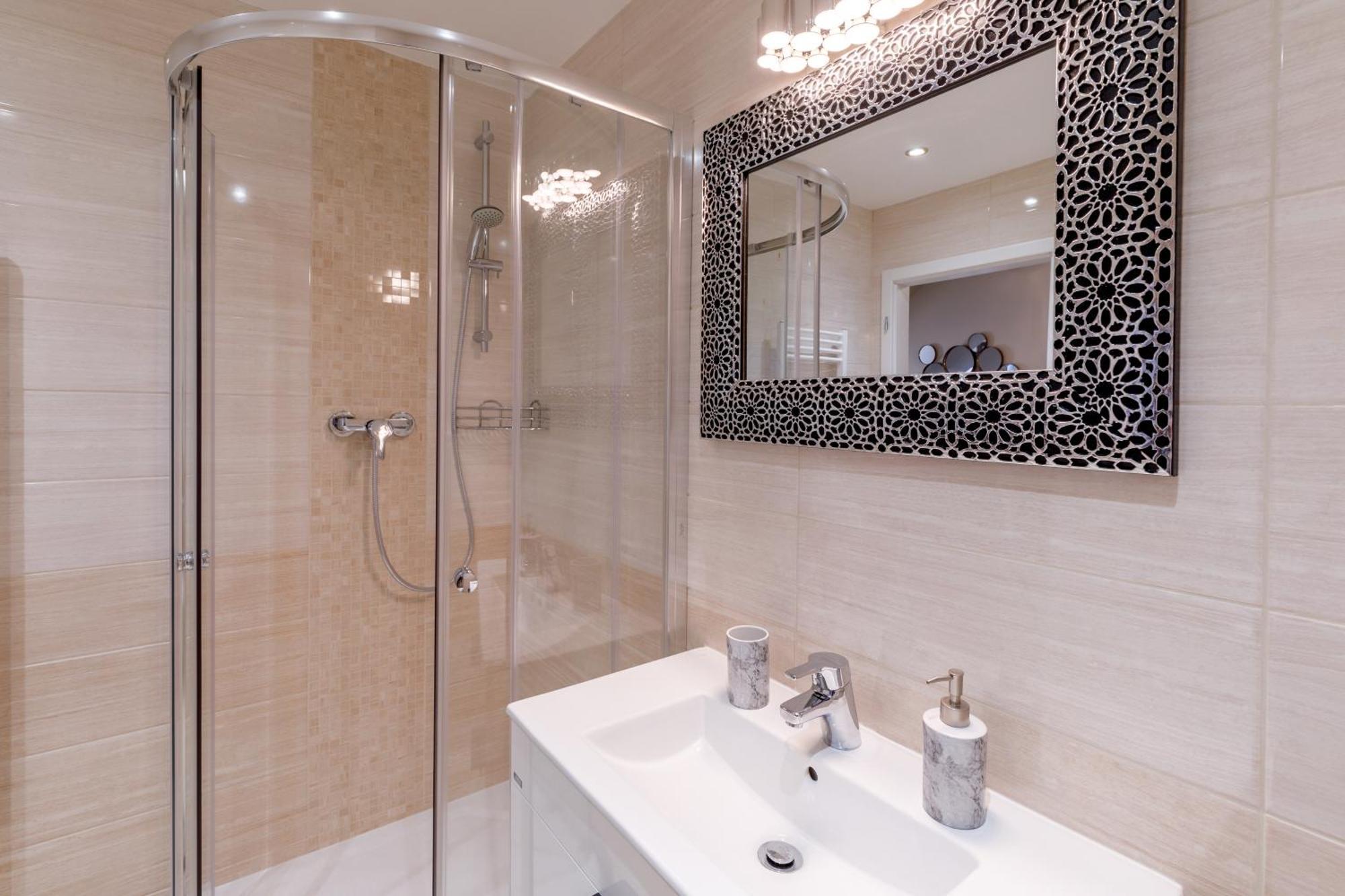 קרלובי וארי Apartments Menuet חדר תמונה