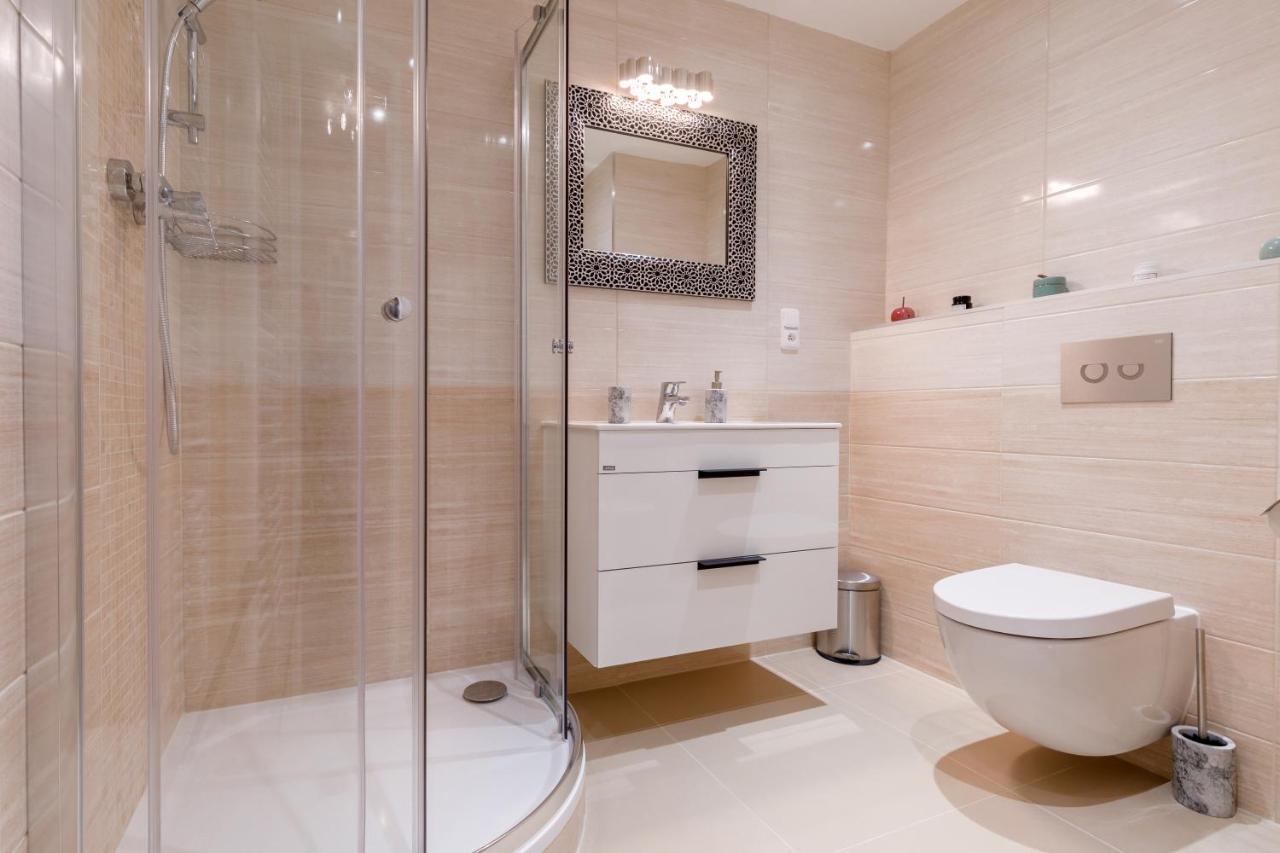 קרלובי וארי Apartments Menuet מראה חיצוני תמונה