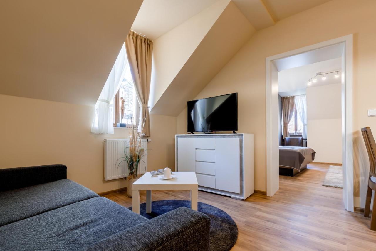 קרלובי וארי Apartments Menuet מראה חיצוני תמונה