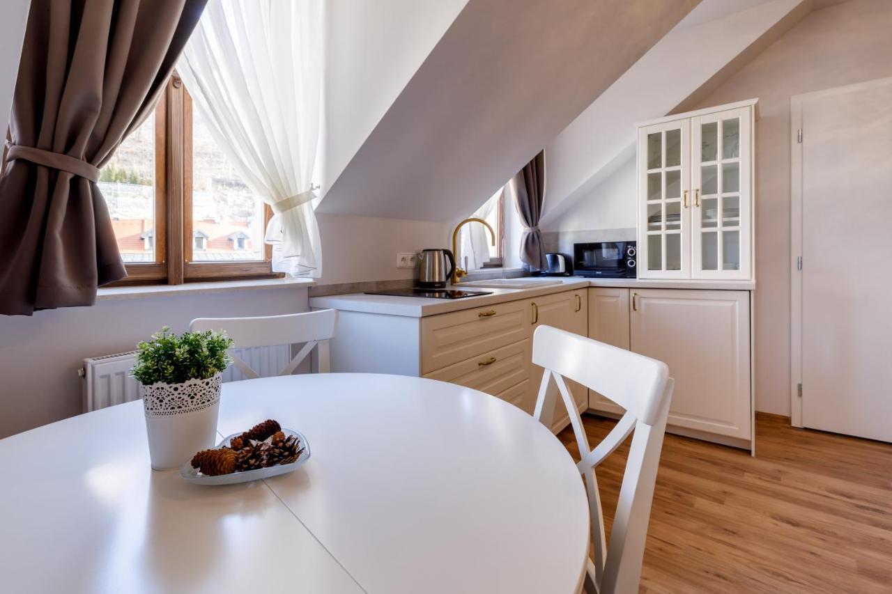 קרלובי וארי Apartments Menuet מראה חיצוני תמונה