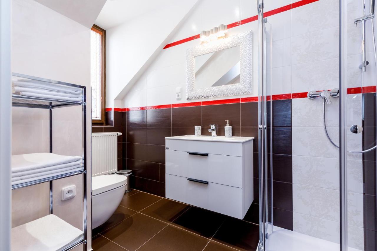 קרלובי וארי Apartments Menuet מראה חיצוני תמונה