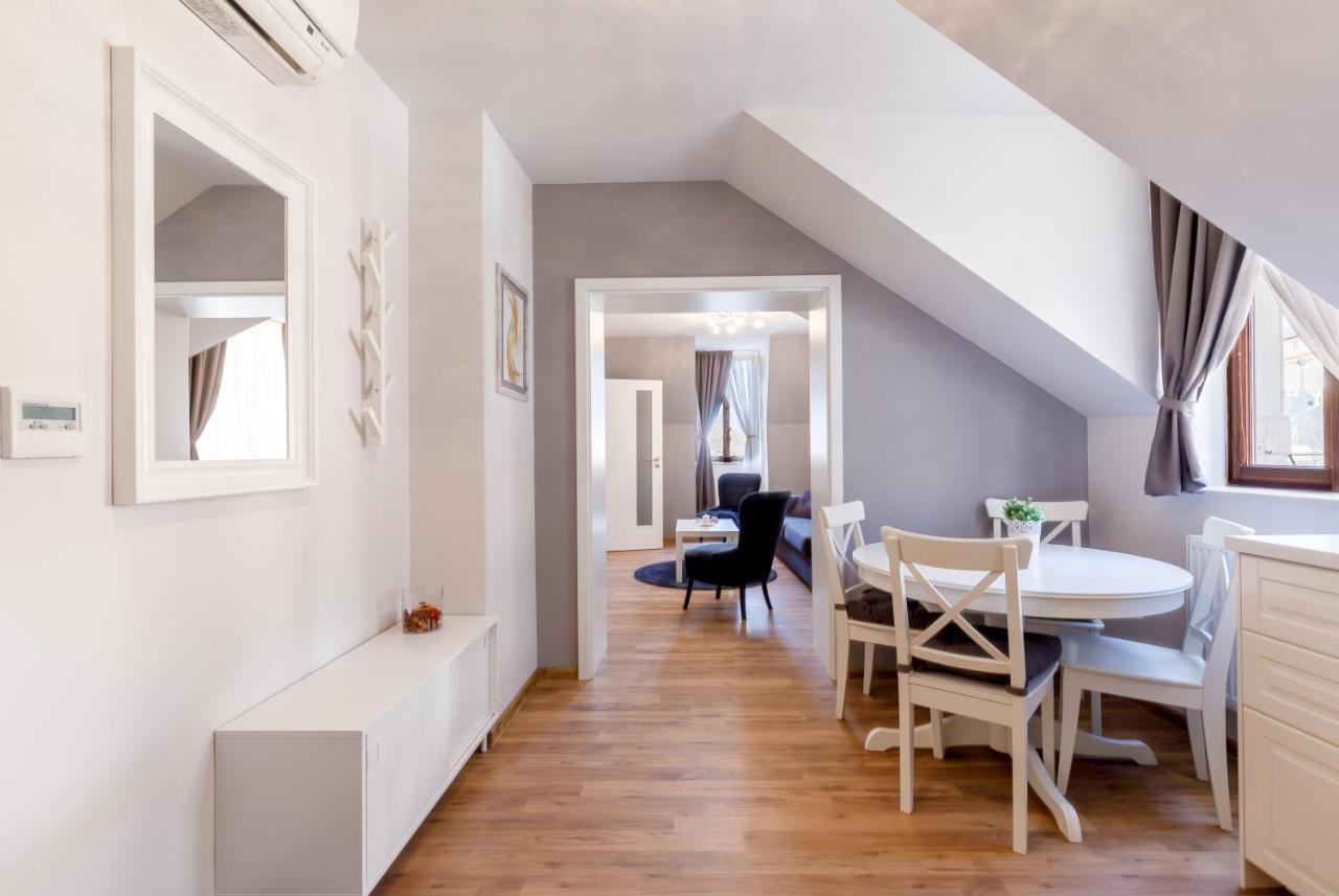 קרלובי וארי Apartments Menuet חדר תמונה