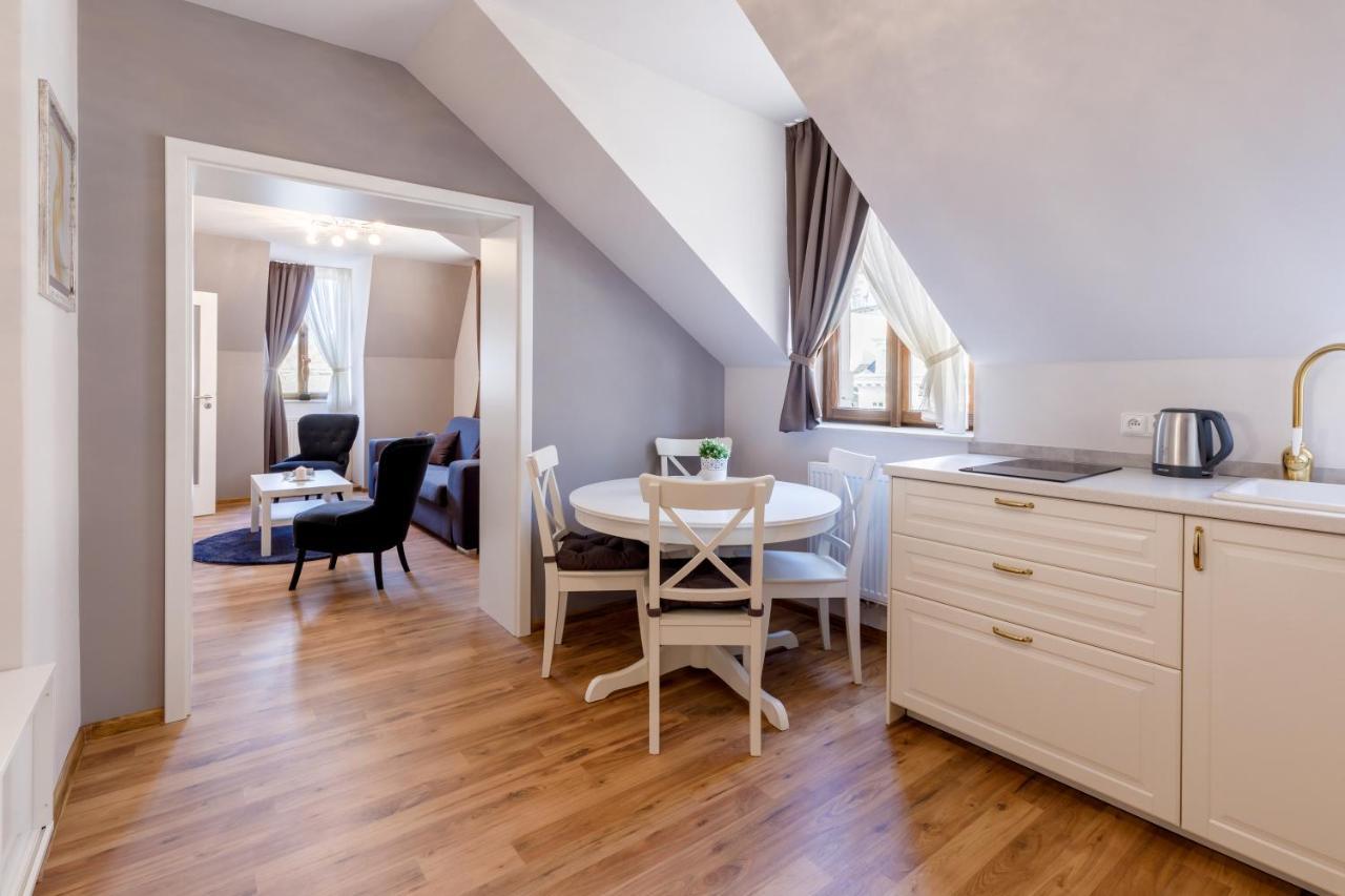 קרלובי וארי Apartments Menuet חדר תמונה